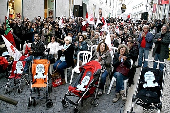 Direito a trabalhar com vida pessoal e familiar toca a todos - foto carrinhos de bebe reduzido